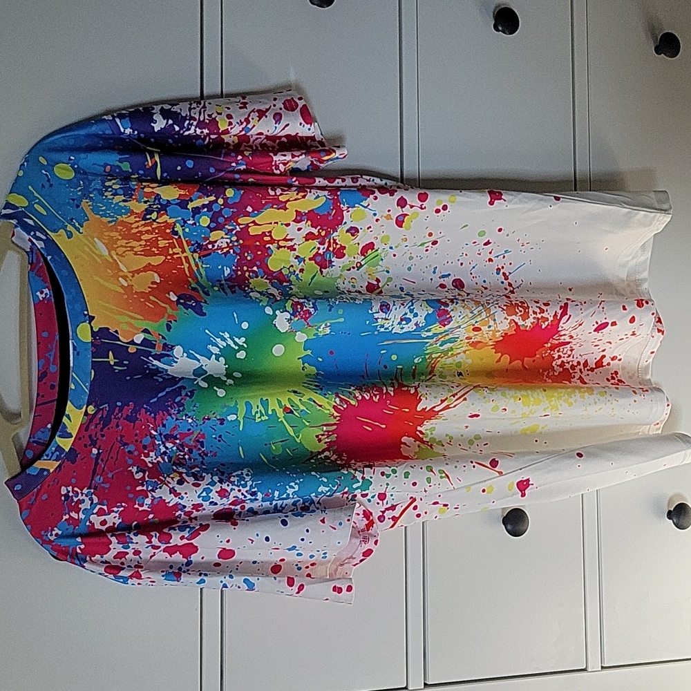 Paint splash scoop neck tee